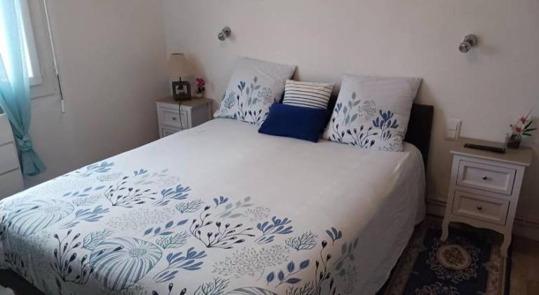 CHAMBRES Climatisees tout Confort, GARE, WIFI, parking, avec pt dejeuner compris in Perpignan