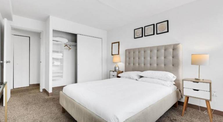 PP 1009 Beautiful Corporate 2br Apt, Pool in Harrisburg, PA