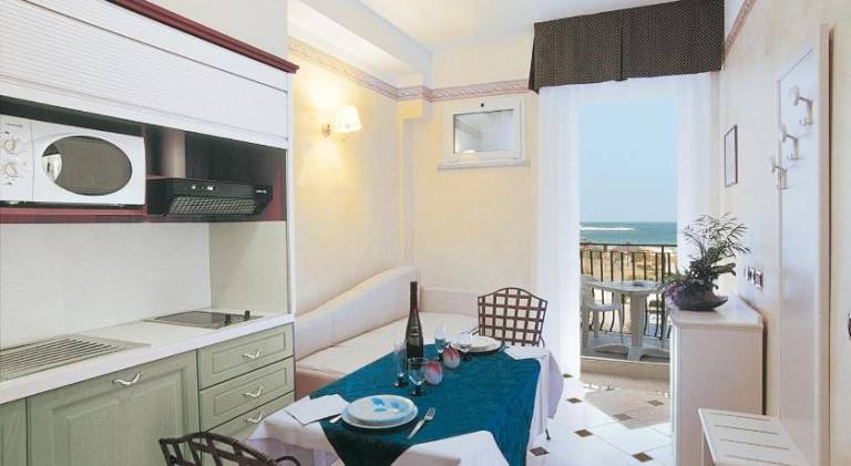 Serviced apartment with pool | Beach nearby | Perfect for remote work | Pets allowed — photo 2