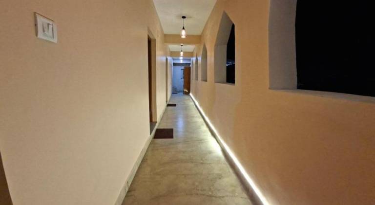 JM HOLIDAY INN — photo 5
