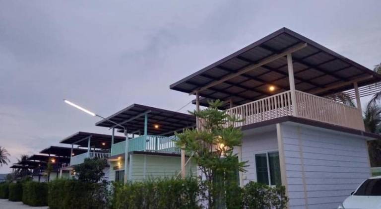 Vacation home with patio & yard — photo 4