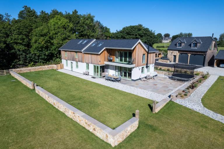 House  Cwm-y-glo