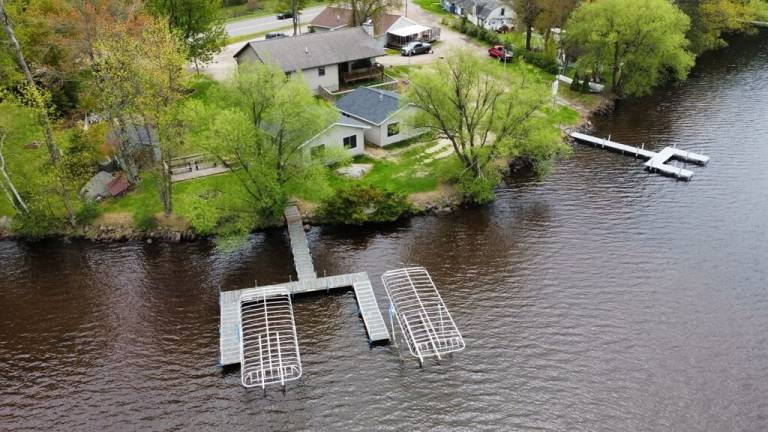 Cabin Pelican Lake