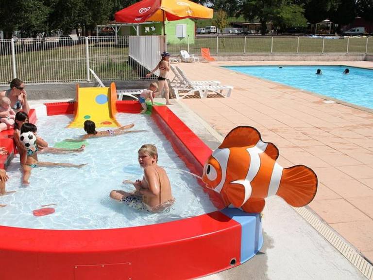 Mobile home with patio & pool — photo 3