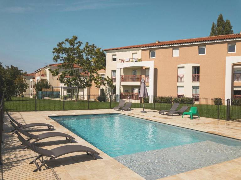 Serviced apartment with yard, pool & terrace | Pets are welcome — photo 3