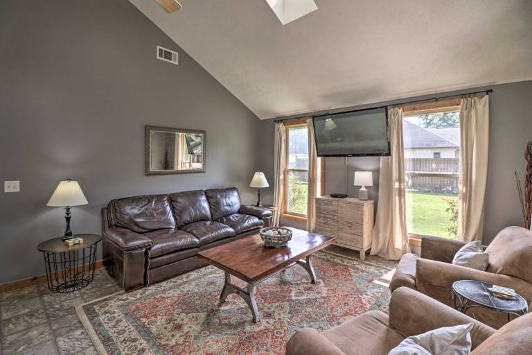 Mountain Home Cottage w/ Deck on White River! — photo 3