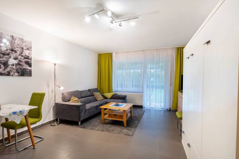 Apartment with patio & garden | Garden view — photo 2