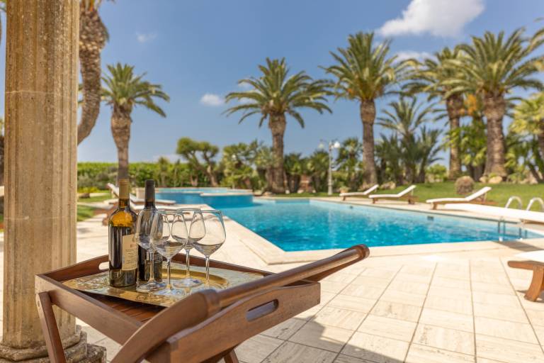 Villa with private pool, garden & hot tub — photo 5