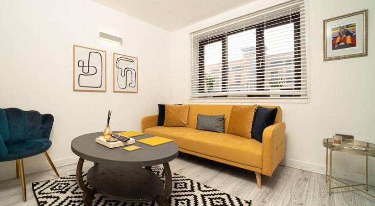 Stylish City Pad with Free Private Parking in Glasgow