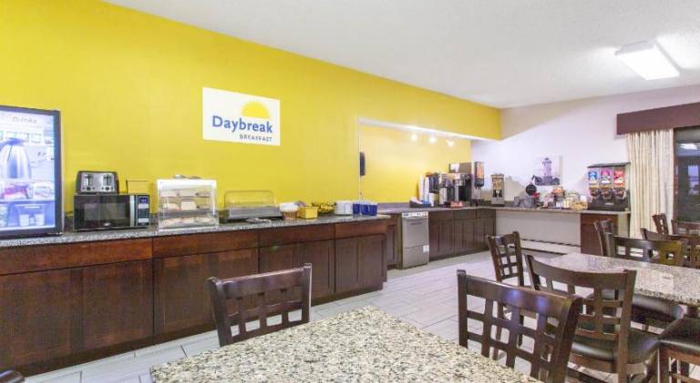 Days Inn by Wyndham Fond du Lac — photo 4