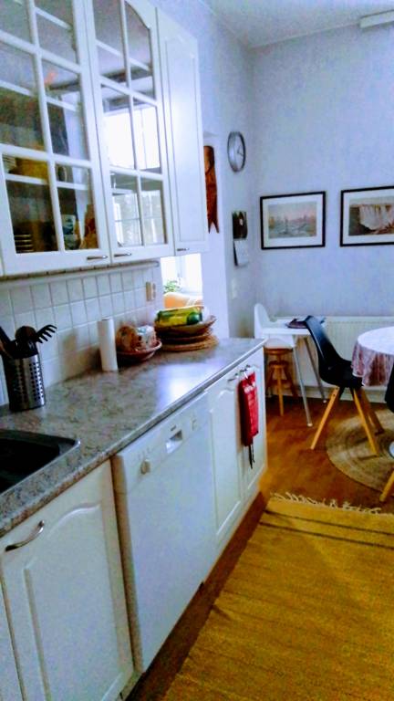 2-room (63m2) flat with sauna and a lake view. Sleeps 4 guests. 1 queen size bed, 1 sofa be for 2, a foldable bed, a baby bed available. Balcony — photo 2