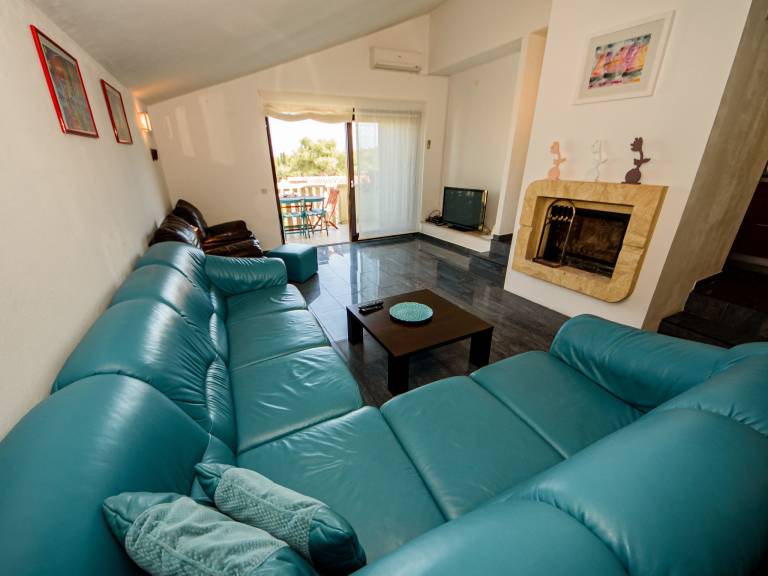 House with grill, yard & private pool | Sea view — photo 3