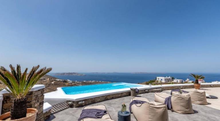 Villa with barbecue, pool & garden in Mykonos