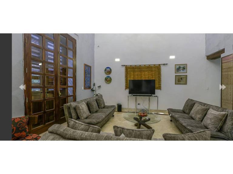Luxury Large Apartment With Colonial Balcony — photo 3