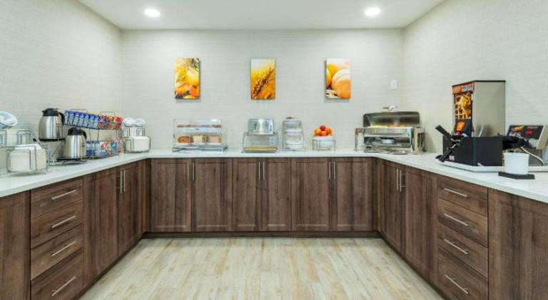 Comfort Inn & Suites — photo 5