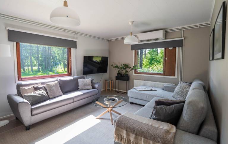 Fully equipped villa with BBQ, yard & patio | Suitable for remote work | Pets are welcome — photo 2