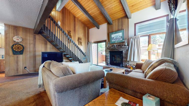 Condo with pool, jacuzzi & sauna | Mountain view — photo 2