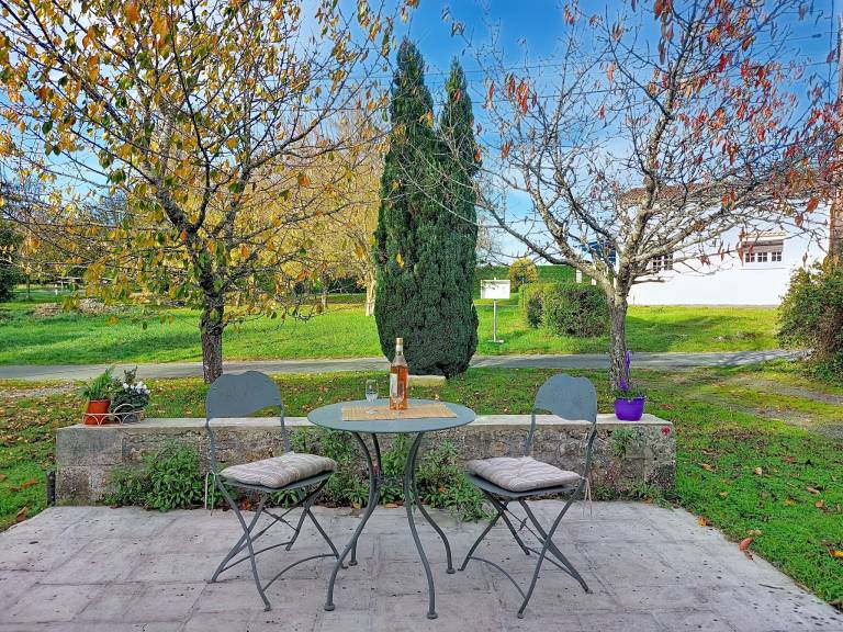 Charming rental apartment with yard, patio & grill | Pets are welcome — photo 2