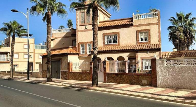 Fully equipped vacation home with BBQ, pool & garden | Close to the beach | Dogs allowed — photo 3
