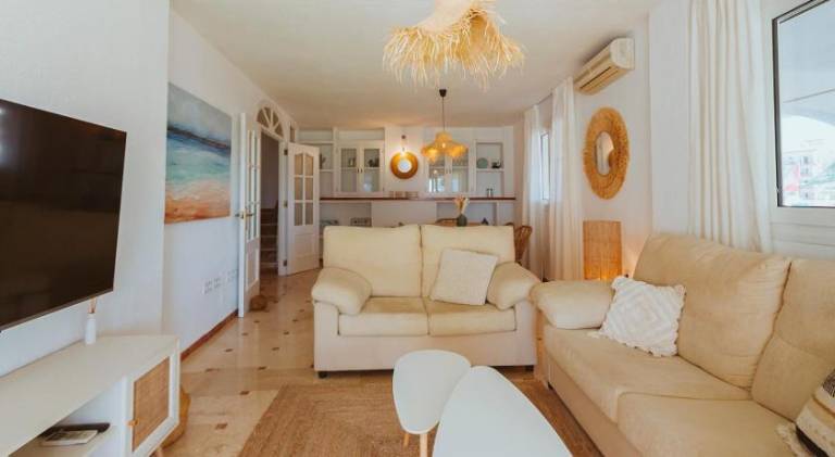 Fully equipped rental apartment with patio, BBQ & yard | Close to the beach | Good for workation | Pets are welcome — photo 2