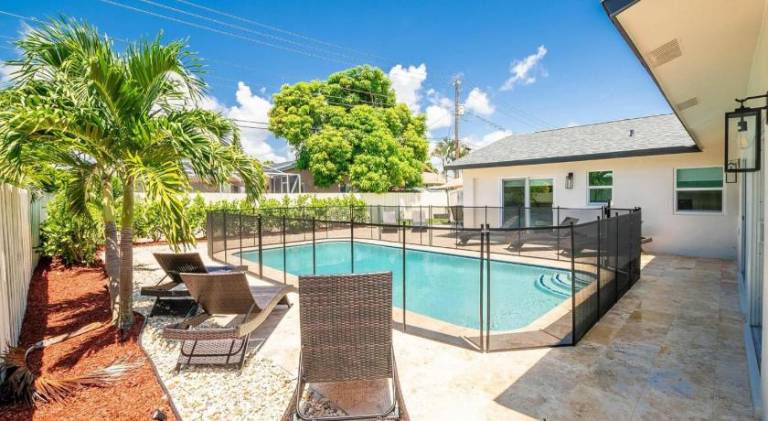 House with pool in Boca Raton, FL