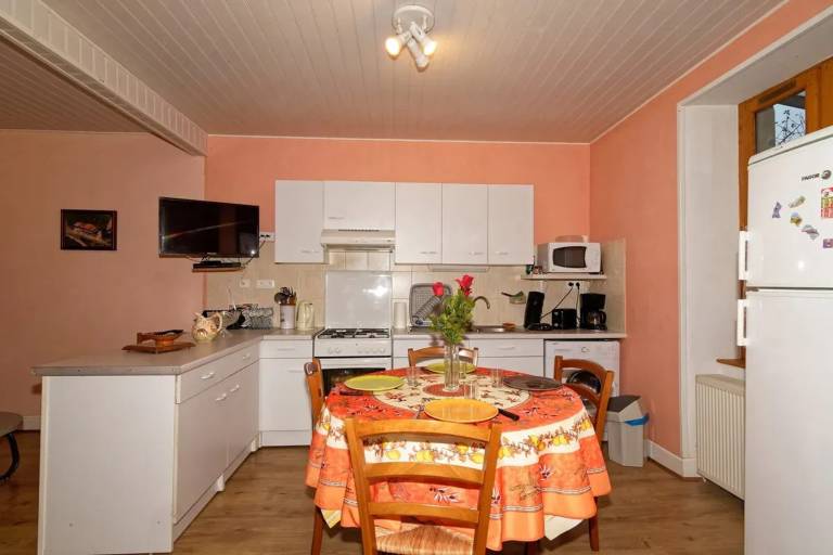 Vacation home with barbecue & terrace — photo 2