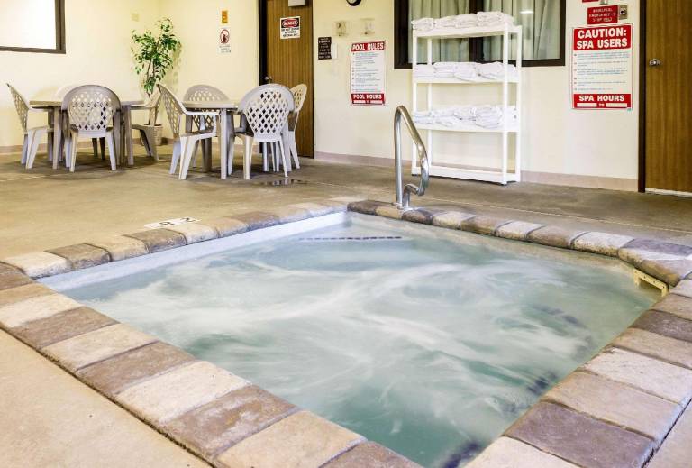 Quality Inn & Suites Watertown near Prairie Lakes Ice Arena — photo 4