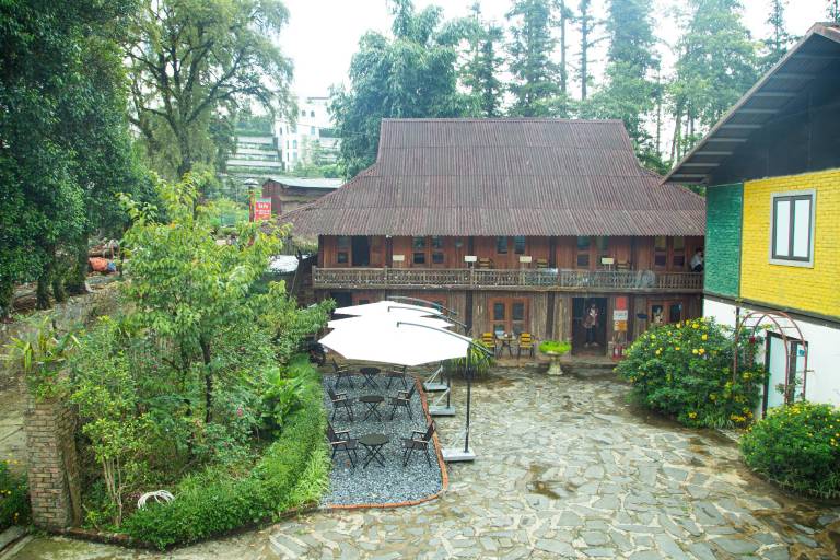 Beautiful rental apartment with barbeque, sauna & yard | Pets allowed — photo 3