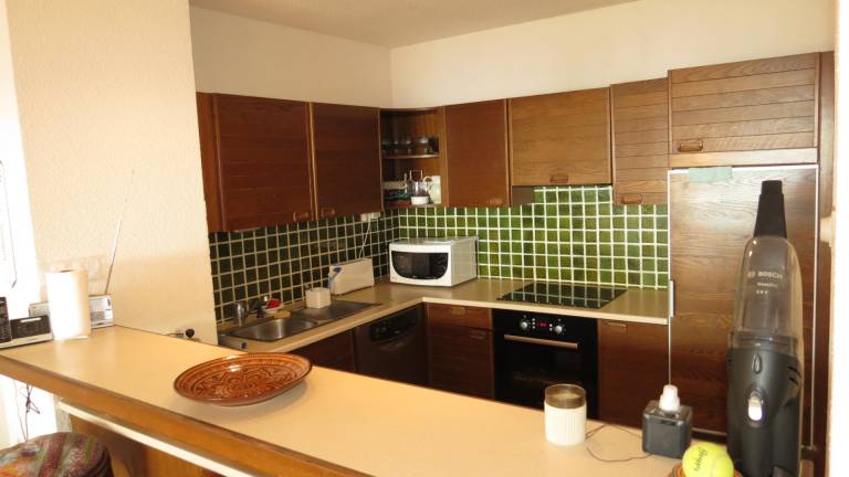 Family-friendly rental apartment with patio, garden & pool | Garden view | Dogs allowed — photo 5