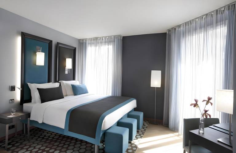 Hotel Bassano in Courbevoie