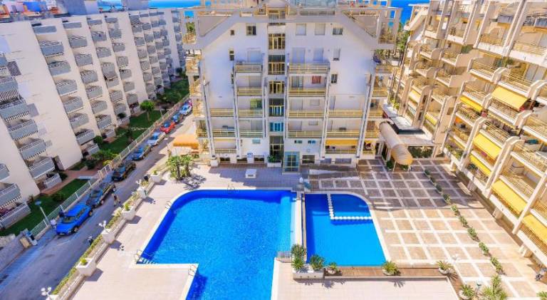 Prime Location Penthouse with Stunning Sea Views — photo 3