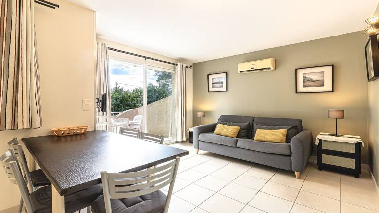 Vacation home with pool & patio | Next to the beach | Pets allowed in Sartene