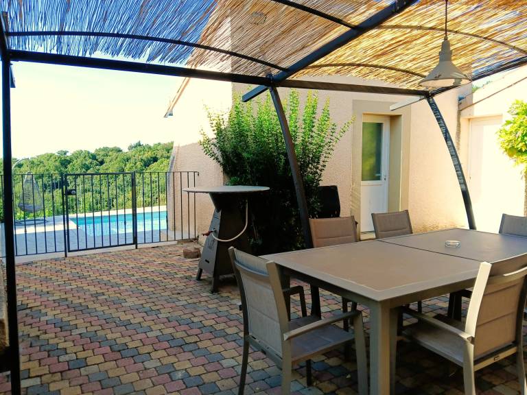 Villa with pool — photo 4