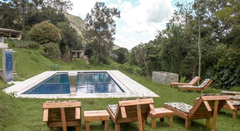 Lodge with pool, patio & yard in Petrópolis