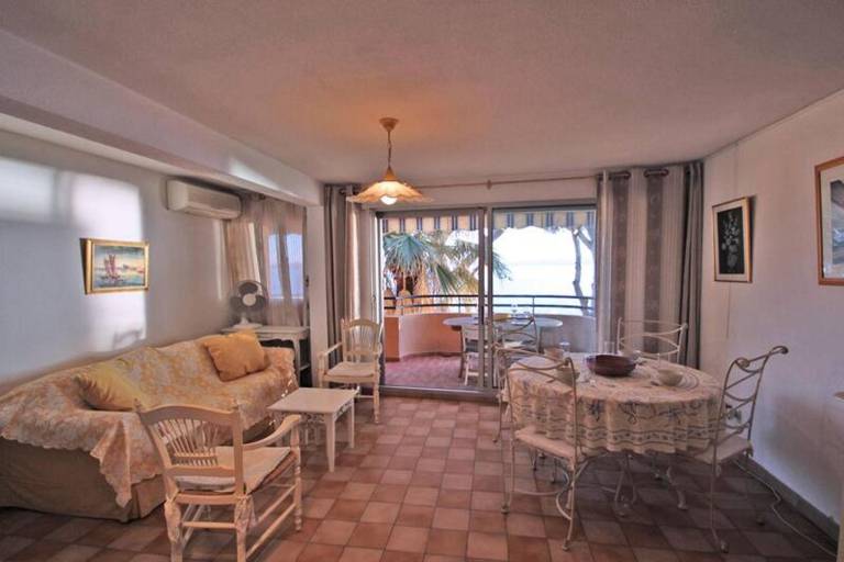 Apartment with patio — photo 2
