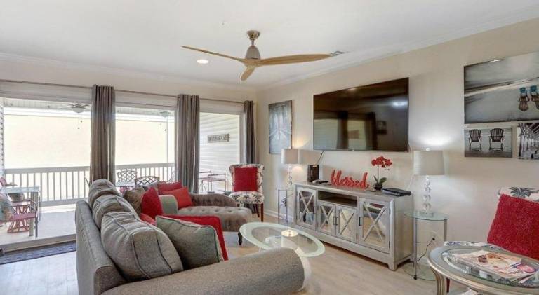 Charming vacation home | Next to the beach | Pet-friendly in Tybee Island, GA
