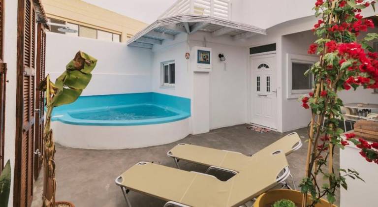 Vacation home with pool in Rhodes