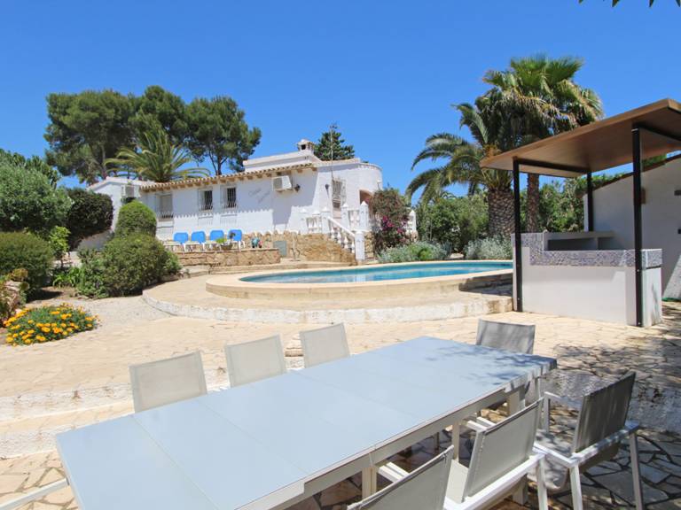 Villa with private pool, yard & grill — photo 4