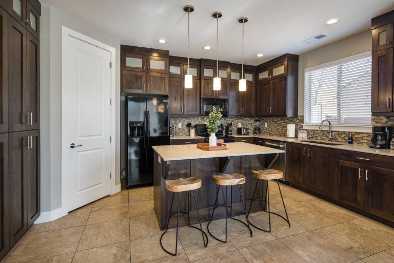 House with fast internet, heated pool & hot tub | City view — photo 2