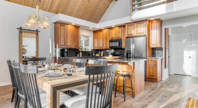 Vacation home with barbeque, patio & hot tub — photo 4