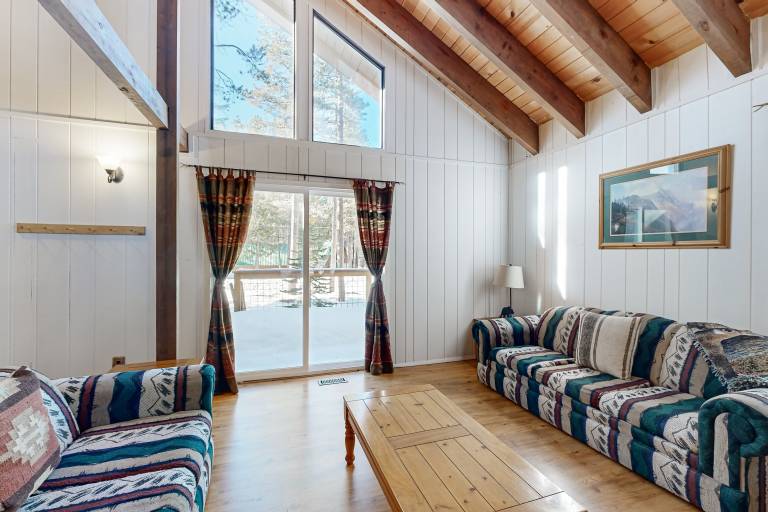 < 2 Mi to Tahoe Donner Ski Resort: Serene Retreat — photo 3