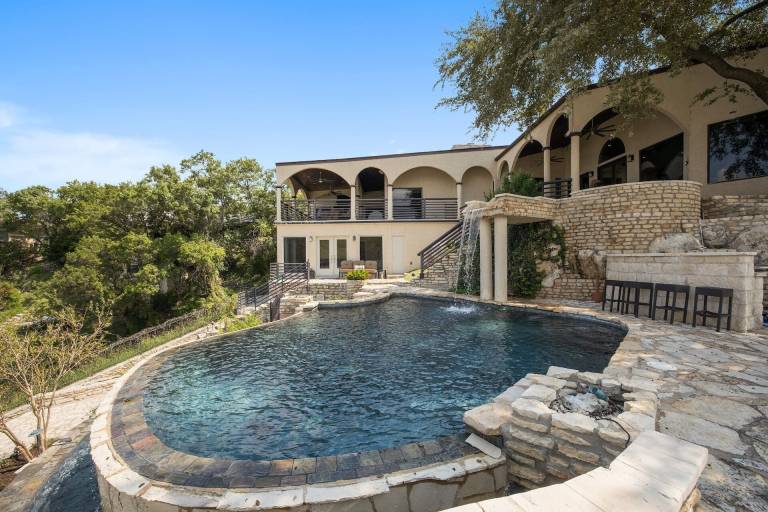 House Lakeway