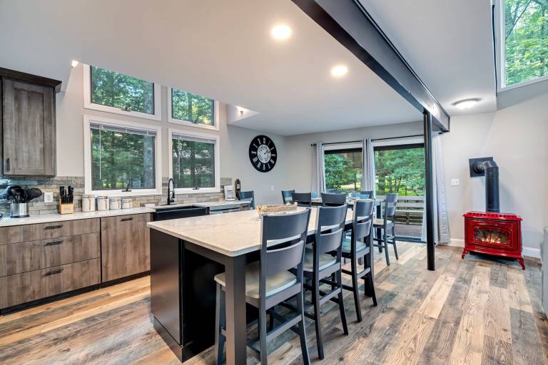 Family-friendly wonderful house with BBQ, private pool & fast internet | Lake view | Pets allowed — photo 4