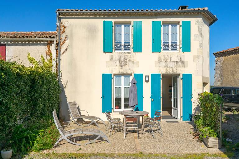 Holiday Home 'Gîte Du Chai' with Sea View, Private Terrace and Wi-Fi — photo 3