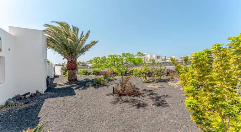 Villa with yard, BBQ & private pool | Perfect for remote work — photo 4