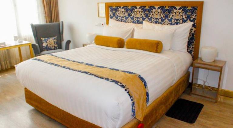 Hotel Razmoni Isha Kha International