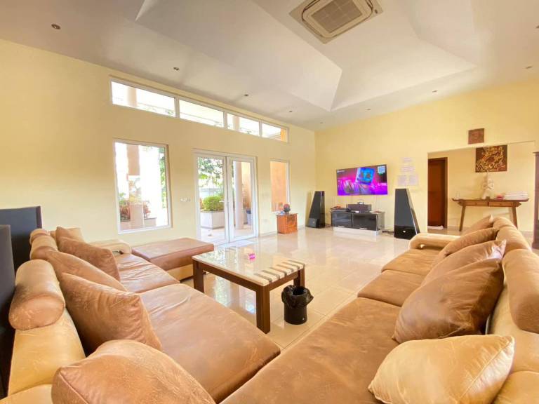Tropical Luxury 4BR Pool Villa w Game Area — photo 4