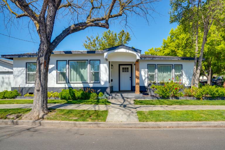 Downtown Modesto Gem! Updated Family Home — photo 4