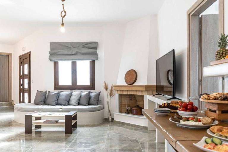 Beautiful serviced apartment with terrace, garden & pool | Pets allowed — photo 2