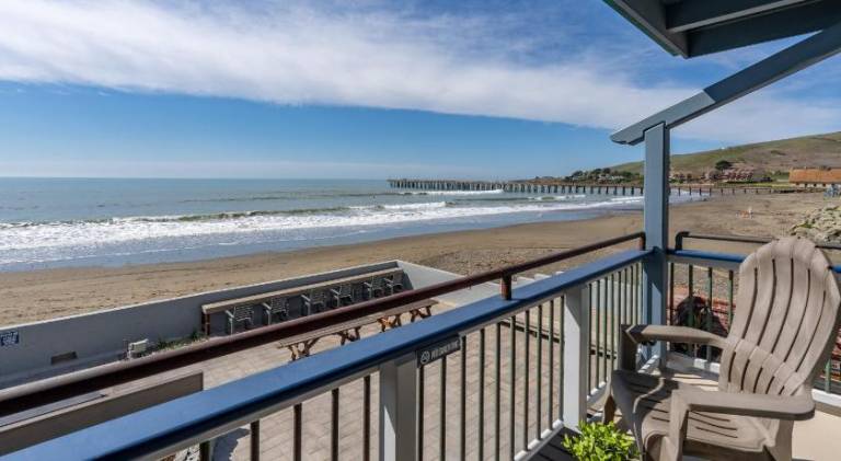 Shoreline Inn...on the beach — photo 3